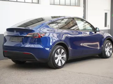 Tesla Model Y Long Range AWD  AHK