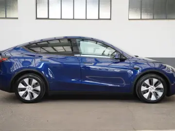 Tesla Model Y Long Range AWD  AHK