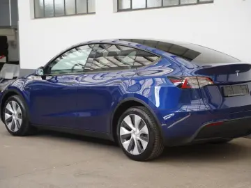 Tesla Model Y Long Range AWD  AHK
