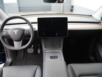 Tesla Model Y Long Range AWD  AHK