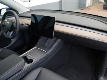 Tesla Model Y Long Range AWD  AHK