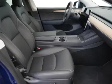 Tesla Model Y Long Range AWD  AHK