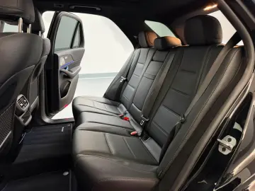 MERCEDES-BENZ GLE 400 d 4M AMG-LINE SITZKLI PANO DIS…