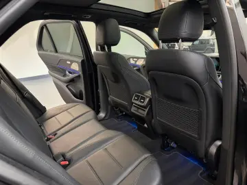 MERCEDES-BENZ GLE 400 d 4M AMG-LINE SITZKLI PANO DIS…