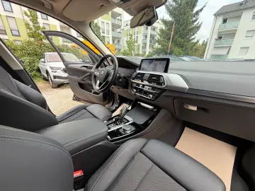 BMW X3 xDrive20d Navi LED AHK Kamera