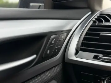 BMW X3 xDrive20d Navi LED AHK Kamera