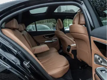 MERCEDES-BENZ E 200 4M AMG-Sport Super 360 Pano Burm…