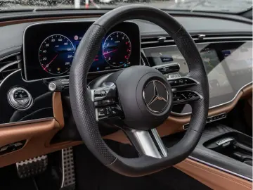 MERCEDES-BENZ E 200 4M AMG-Sport Super 360 Pano Burm…