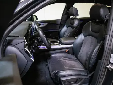 Audi Q7 55 TFSIe S-Line MATRIX PANO