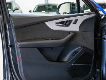 Audi Q7 55 TFSIe S-Line MATRIX PANO