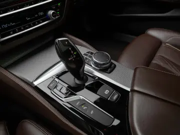 BMW 530E