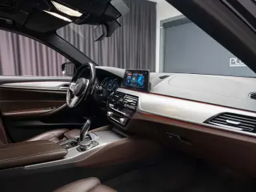BMW 530E
