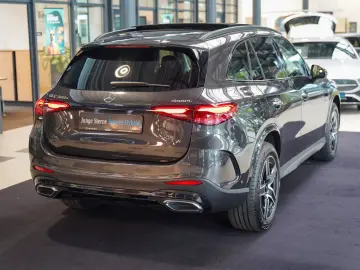 MERCEDES-BENZ GLC 300 e 4M AMG Line Night Pano Head-…