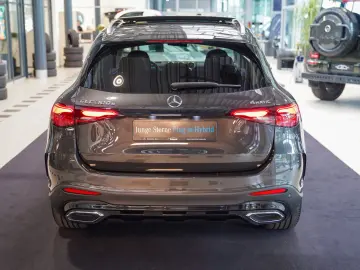 MERCEDES-BENZ GLC 300 e 4M AMG Line Night Pano Head-…