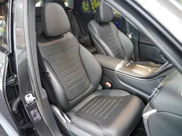 MERCEDES-BENZ GLC 300 e 4M AMG Line Night Pano Head-…