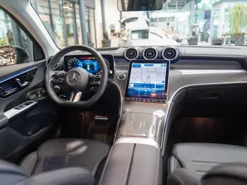 MERCEDES-BENZ GLC 300 e 4M AMG Line Night Pano Head-…
