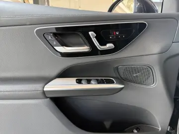 MERCEDES-BENZ GLC 300 e 4M AMG MBUX Memory Ambiente CarPlay