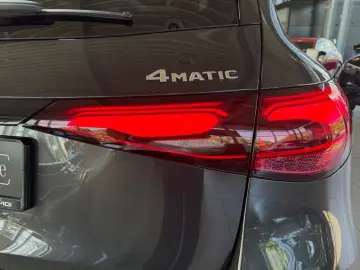 MERCEDES-BENZ GLC 300 e 4M AMG MBUX Memory Ambiente CarPlay