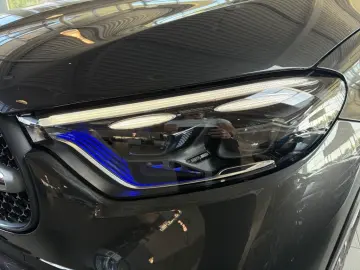 MERCEDES-BENZ GLC 300 e 4M AMG MBUX Memory Ambiente CarPlay