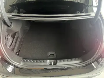 MERCEDES-BENZ E 220 d AMG Burmester 4D360