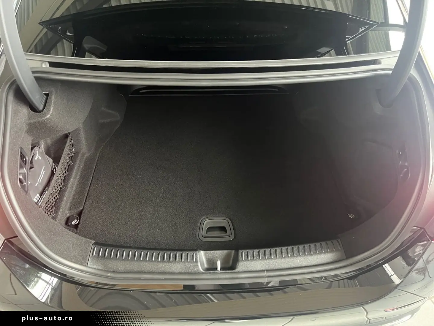 MERCEDES-BENZ E 220 d AMG Burmester 4D360