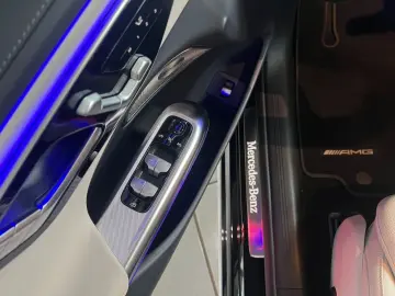 MERCEDES-BENZ E 220 d AMG Burmester 4D360