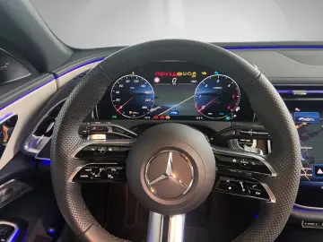 MERCEDES-BENZ E 220 d AMG Burmester 4D360