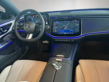 MERCEDES-BENZ E 220 d AMG Burmester 4D360
