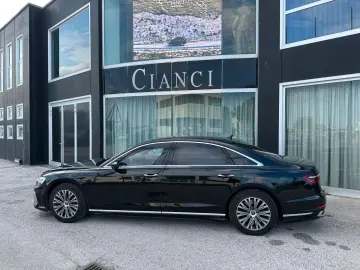Audi A8 cu blindaj original din fabrică