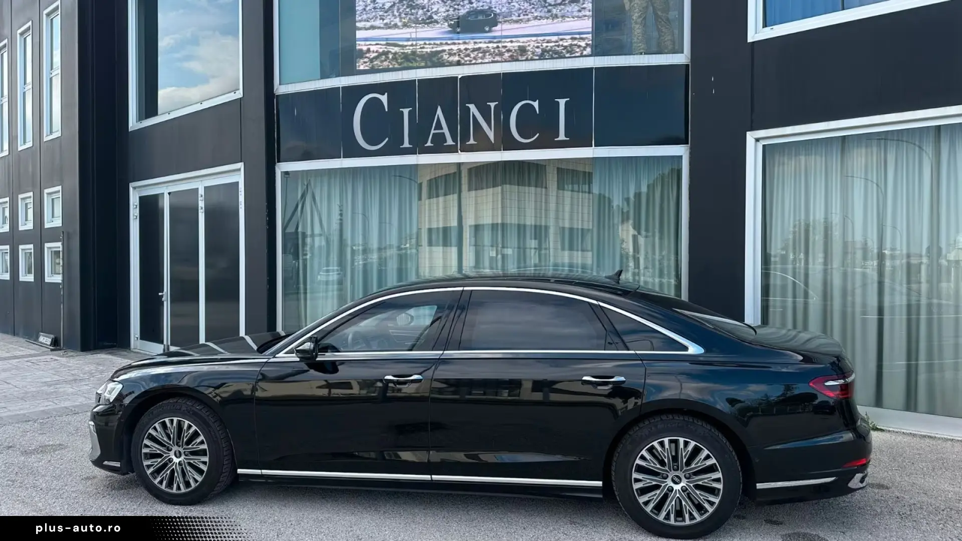 Audi A8 cu blindaj original din fabrică