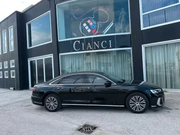 Audi A8 cu blindaj original din fabrică