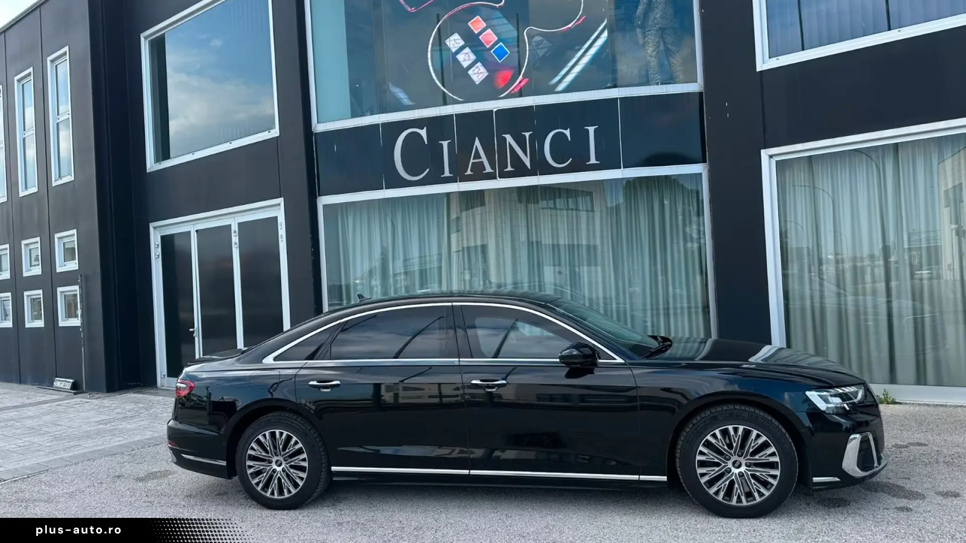Audi A8 cu blindaj original din fabrică