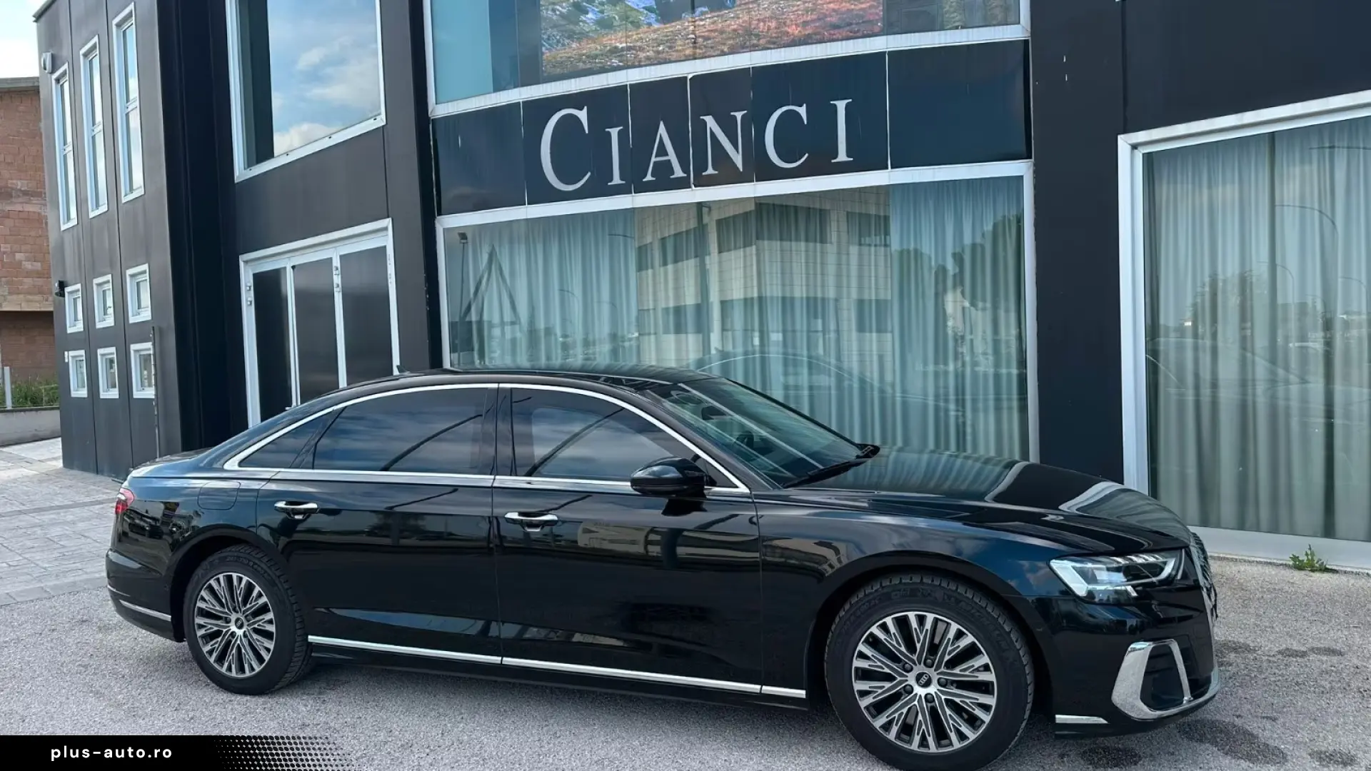 Audi A8 cu blindaj original din fabrică