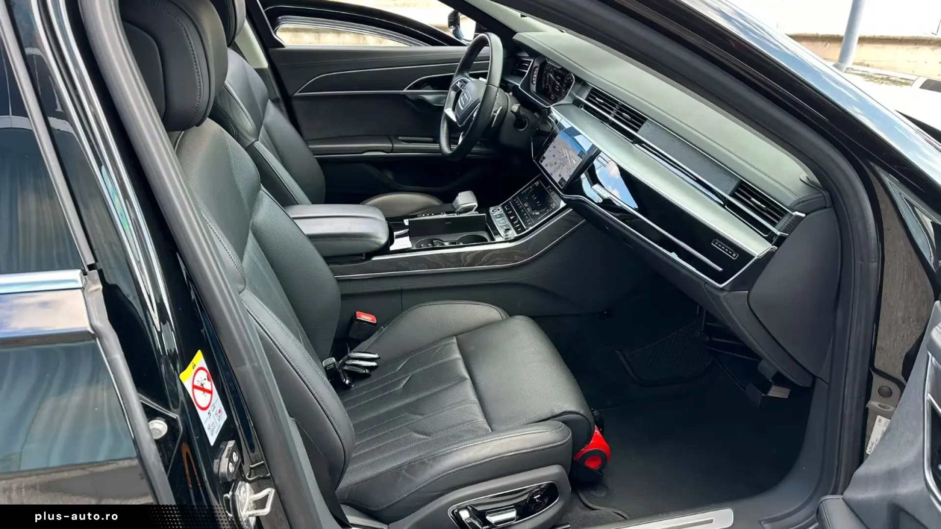 Audi A8 cu blindaj original din fabrică