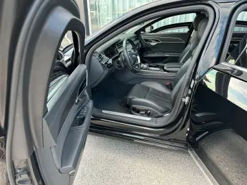 Audi A8 cu blindaj original din fabrică