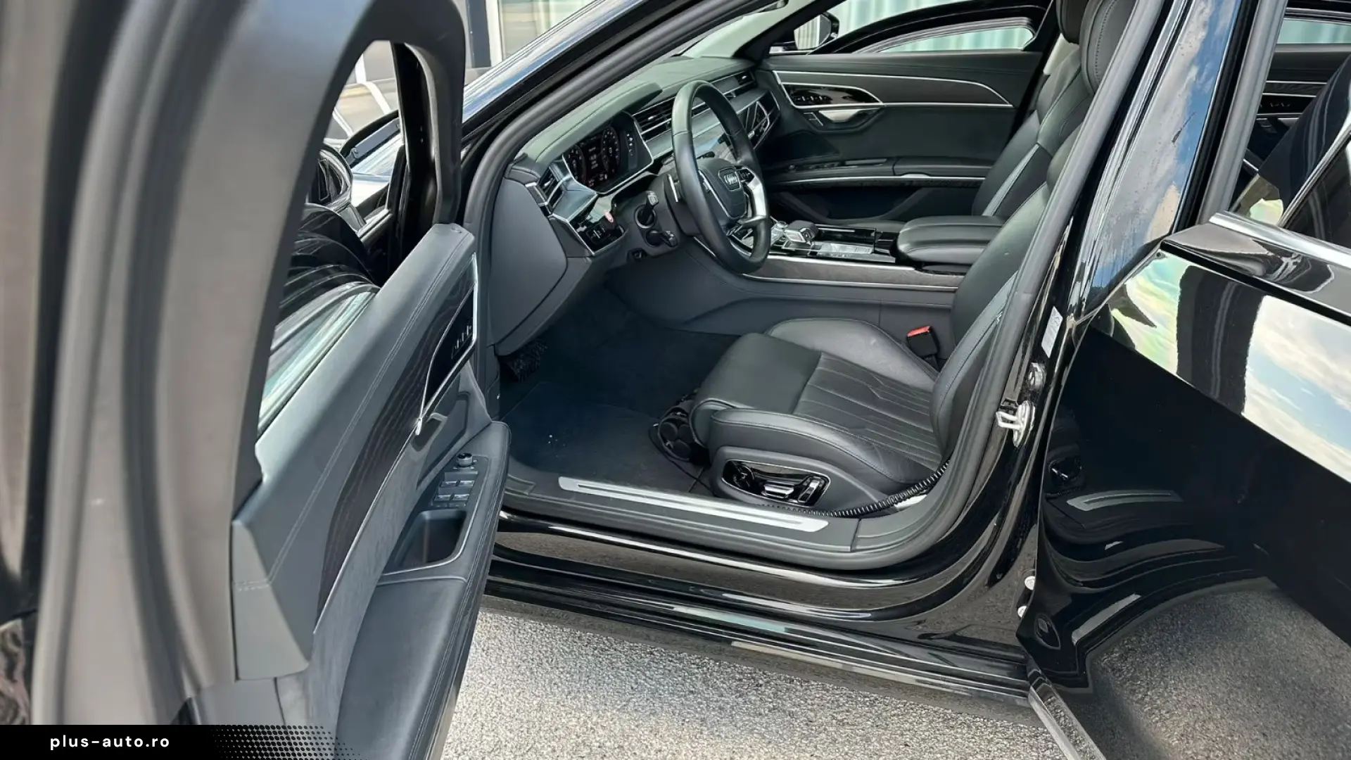 Audi A8 cu blindaj original din fabrică