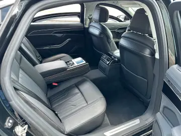 Audi A8 cu blindaj original din fabrică