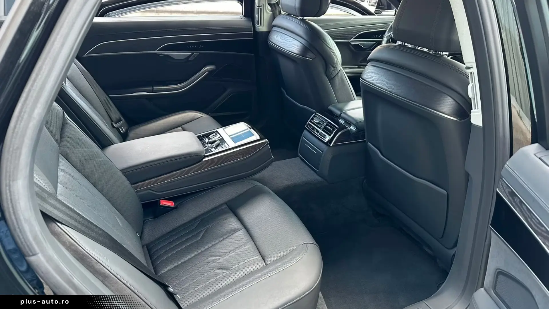 Audi A8 cu blindaj original din fabrică