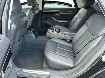Audi A8 cu blindaj original din fabrică