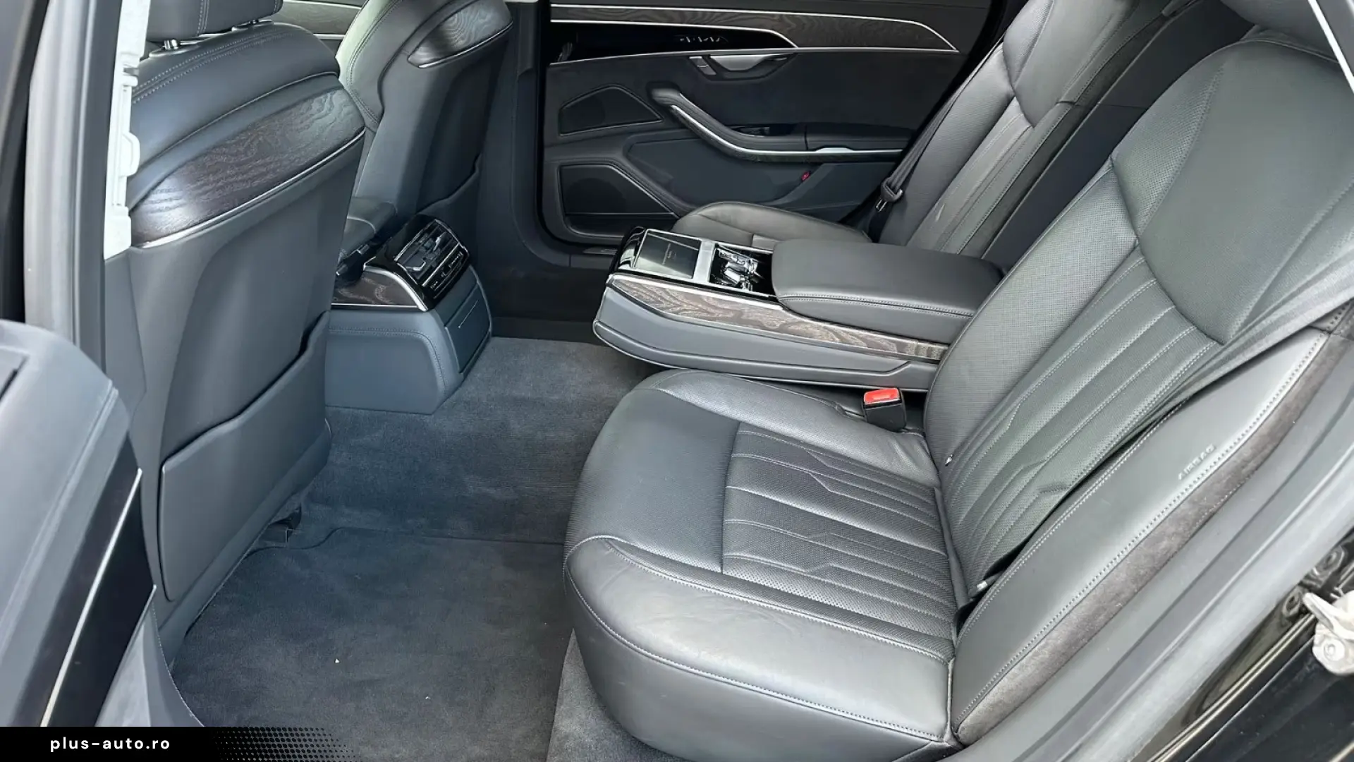 Audi A8 cu blindaj original din fabrică