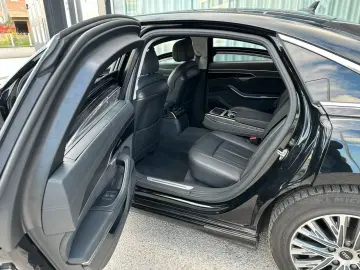 Audi A8 cu blindaj original din fabrică
