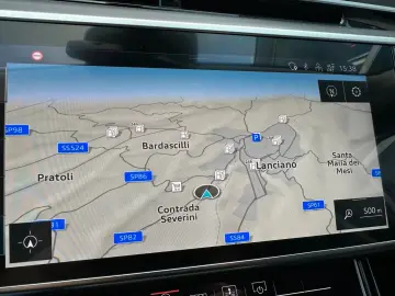 Audi A8 cu blindaj original din fabrică