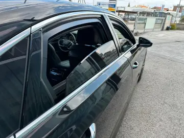 Audi A8 cu blindaj original din fabrică