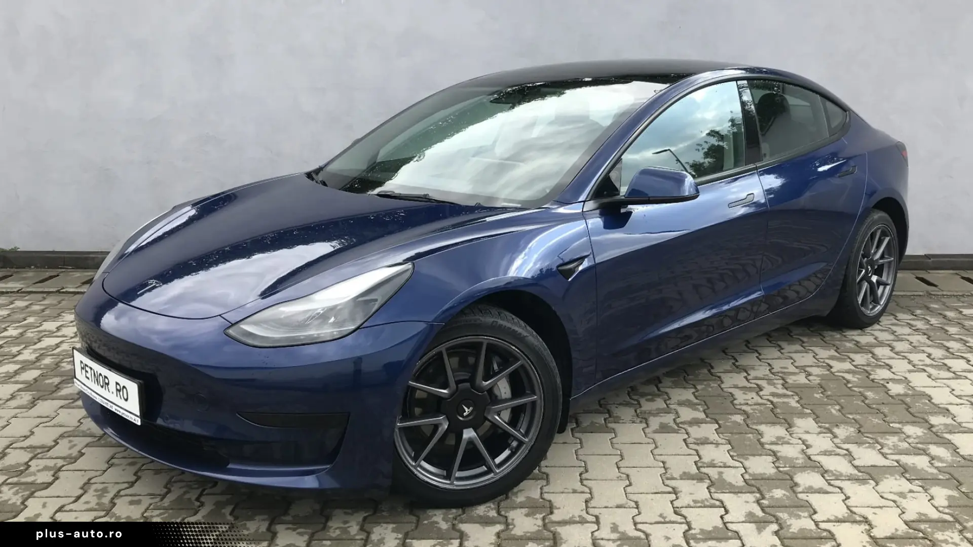 Tesla Model 3 RWD