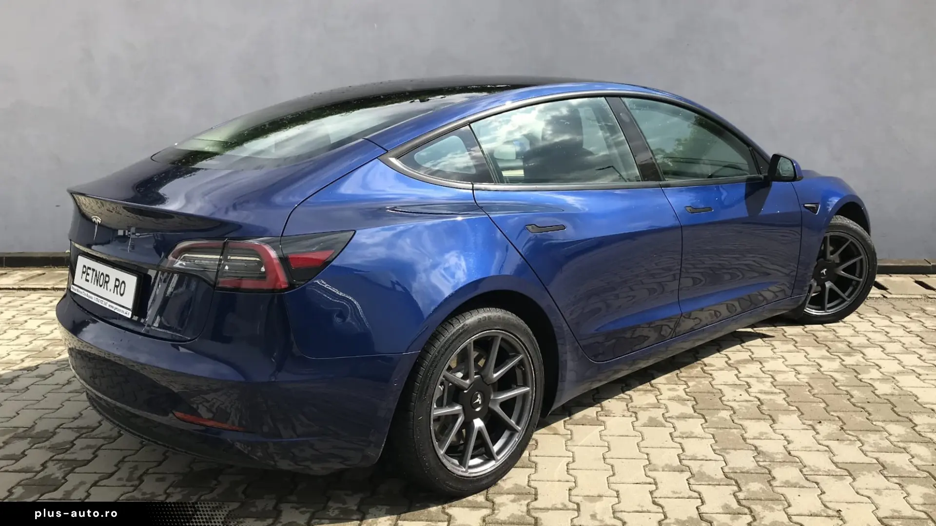 Tesla Model 3 RWD
