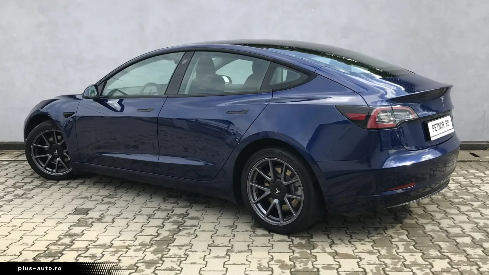 Tesla Model 3 RWD