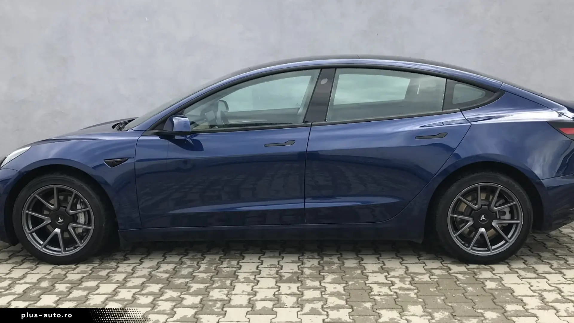 Tesla Model 3 RWD