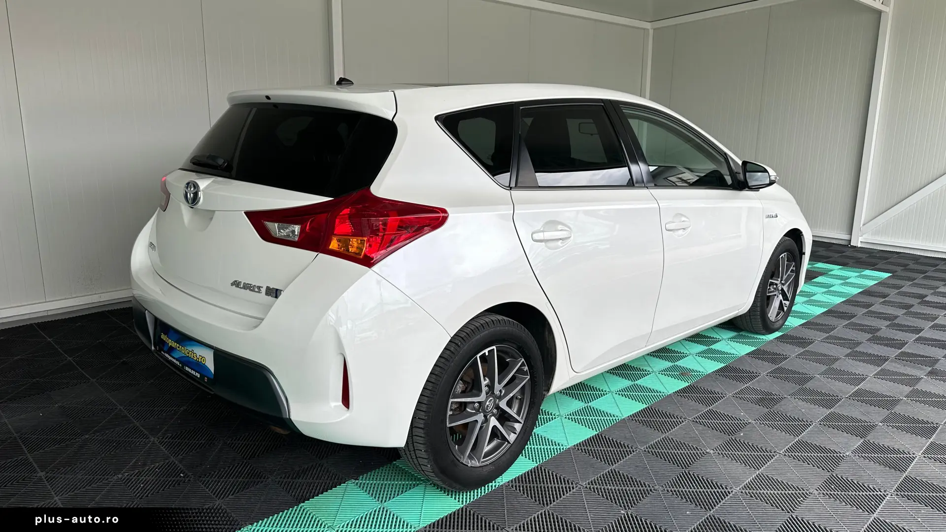 Toyota Auris Hibrid 1.8 Benzina 122 CP An 2015