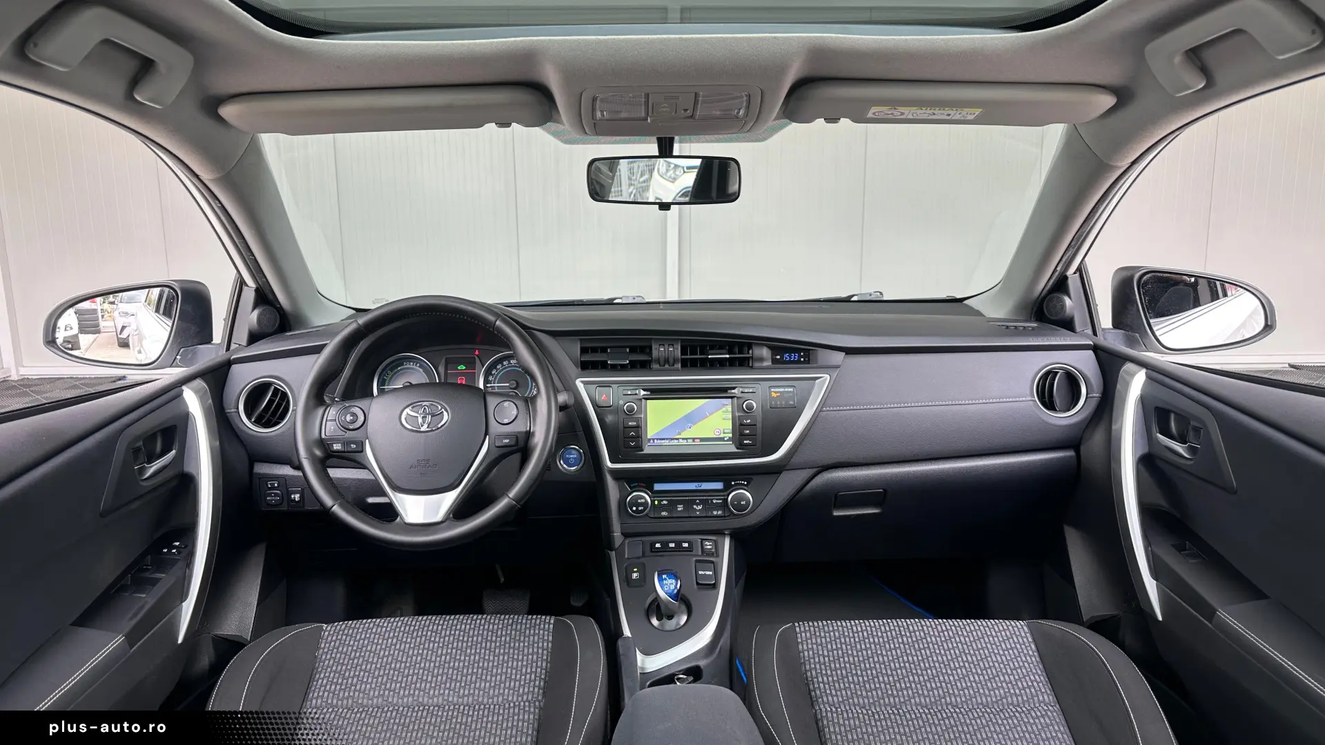 Toyota Auris Hibrid 1.8 Benzina 122 CP An 2015