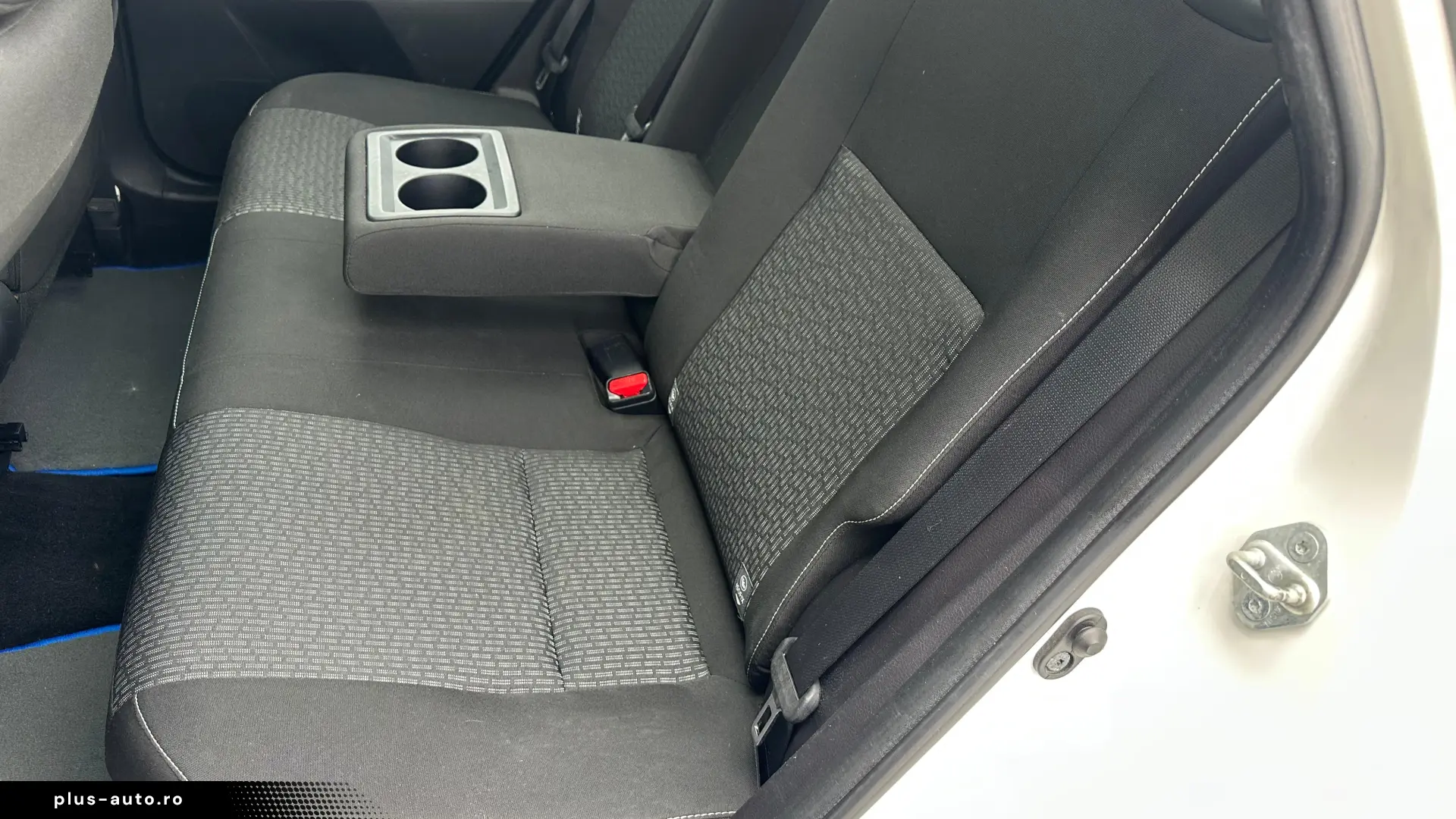 Toyota Auris Hibrid 1.8 Benzina 122 CP An 2015
